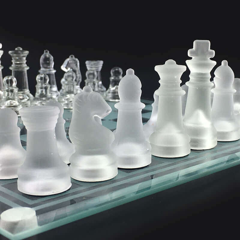 Glas-Schachspiel | Mattierte Kristallfiguren mit Schachbrett