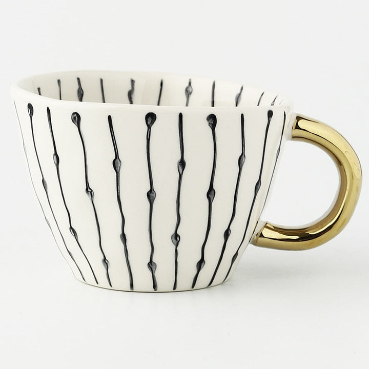 Skanto | Tasse mit abstraktem geometrischem Muster und Goldgriff