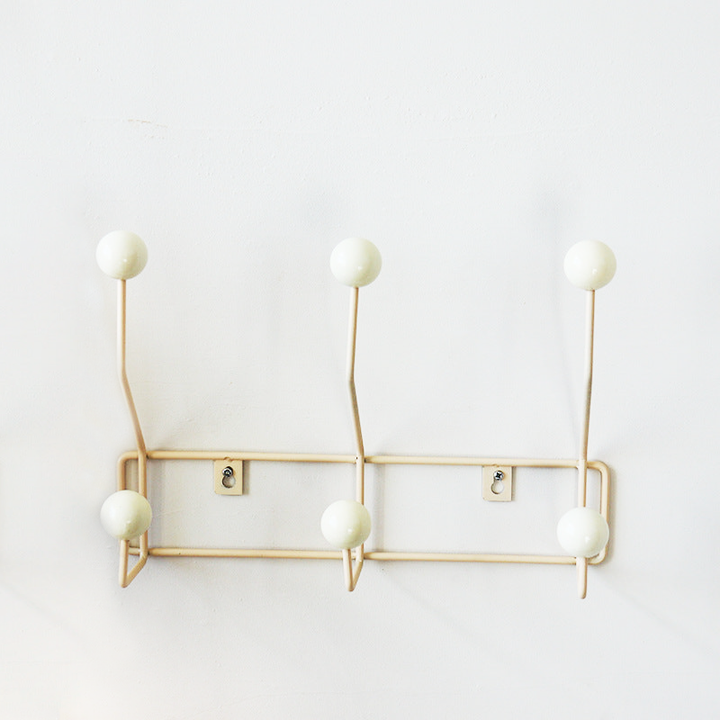 Skanto | Eames Dot Wandhakenleiste im Mid-Century-Stil - Sale