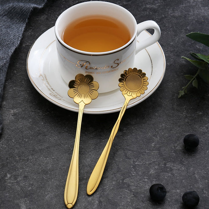 Skanto | 8-teiliges Edelstahl-Teelöffel-Set mit Blumendesign