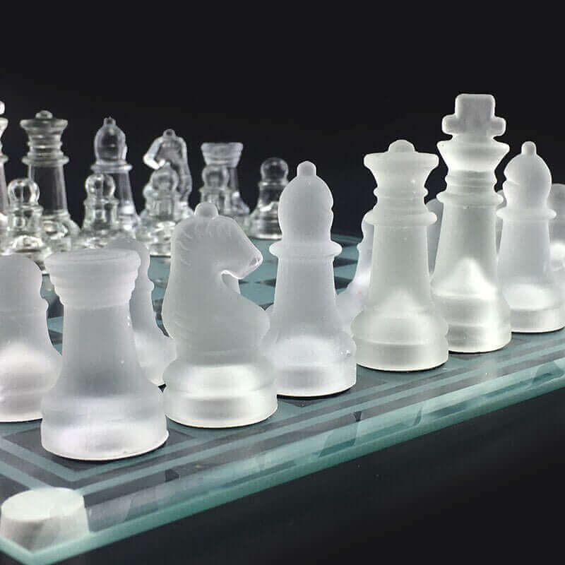 Glas-Schachspiel | Mattierte Kristallfiguren mit Schachbrett