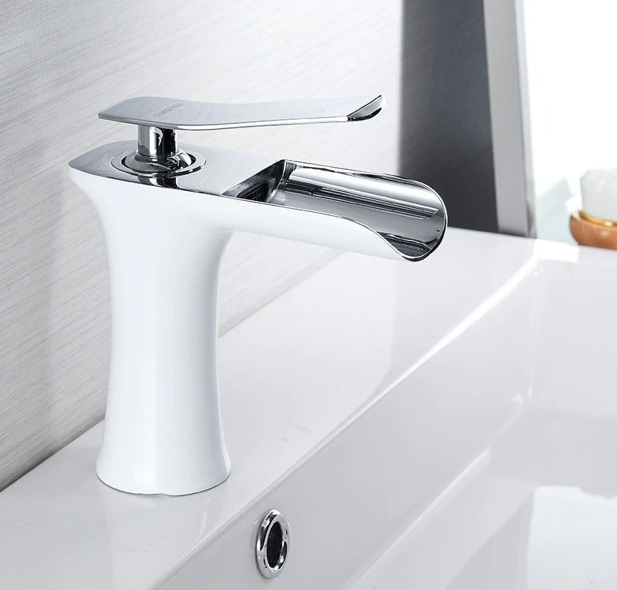 Skanto | Moderne Wasserfall-Badarmatur – Stilvolles Design & eleganter Wasserfluss