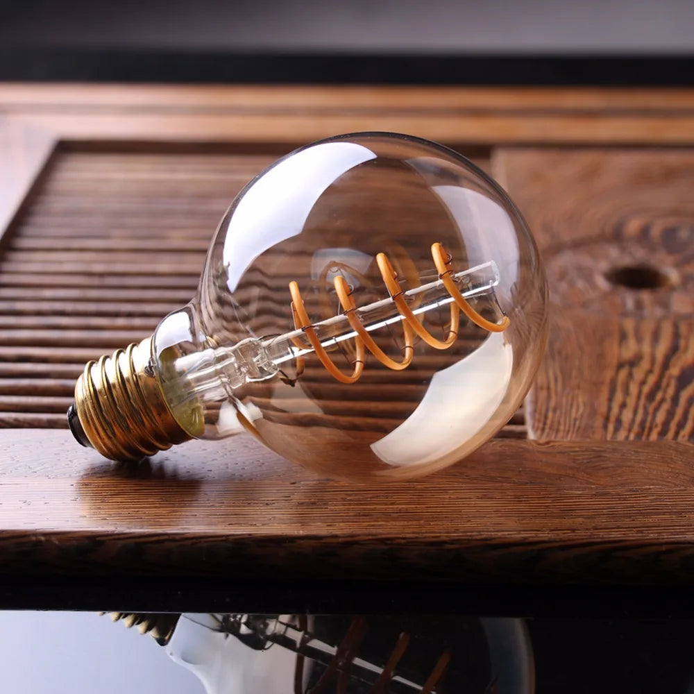Skanto | Dimmbare Vintage LED-Glühbirne (3W, E27 Sockel) - Goldene Spiralfilament für Kronleuchter & Dekorative Beleuchtung