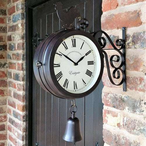 Doppelseitige Stahl-Wanduhr mit Huhn für den Außenbereich