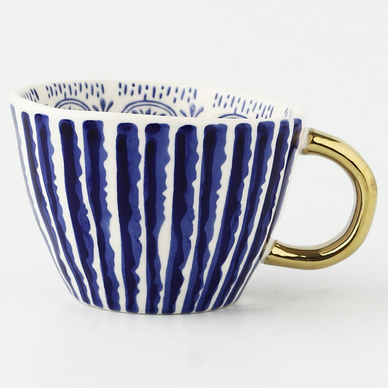 Skanto | Tasse mit abstraktem geometrischem Muster und Goldgriff