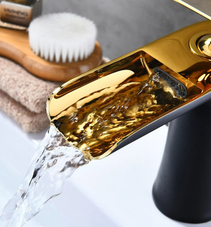 Skanto | Moderne Wasserfall-Badarmatur – Stilvolles Design & eleganter Wasserfluss