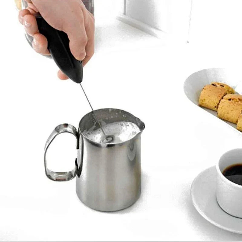 Skanto Skanto | Kabelloser elektrischer Milchaufschäumer & Kaffeemixer: Mini-Handmixer für Cappuccino, Kochen und mehr!