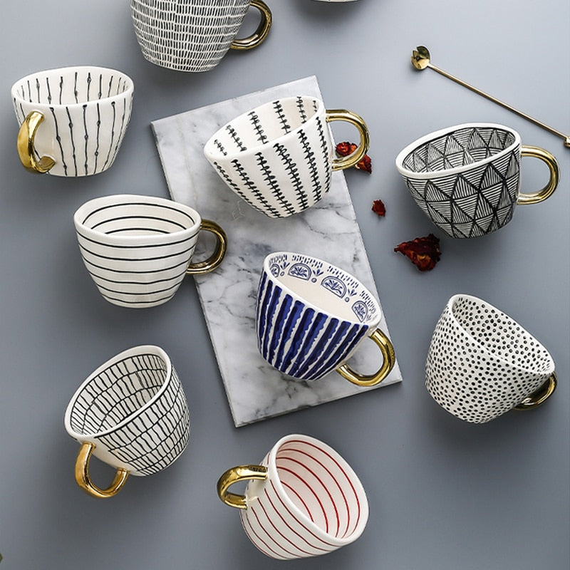 Skanto | Tasse mit abstraktem geometrischem Muster und Goldgriff