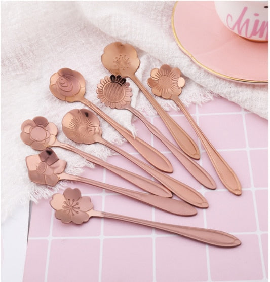 Skanto | 8-teiliges Edelstahl-Teelöffel-Set mit Blumendesign