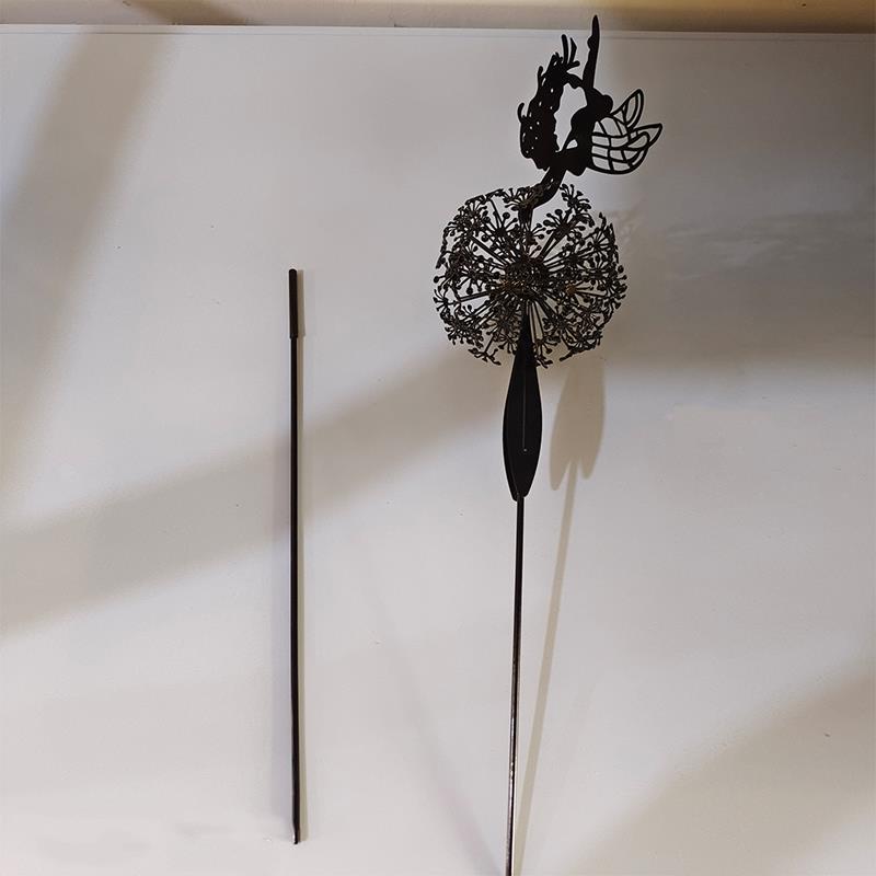 Skanto | Fee und Löwenzahn tanzen zusammen Skulptur für den Garten