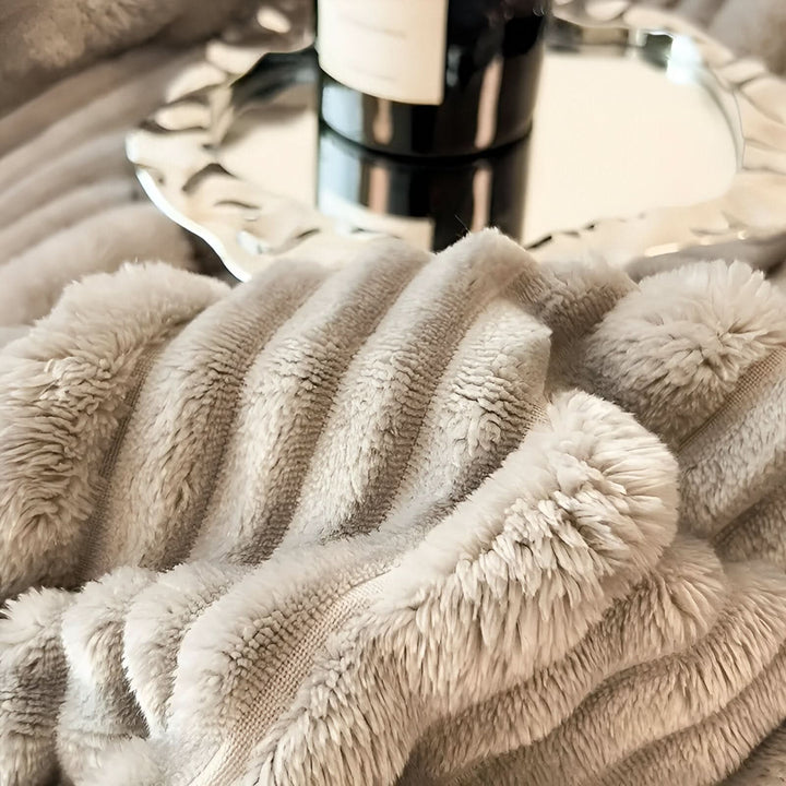 Skanto | FLUFFIQUE – Premium Kuscheldecke
