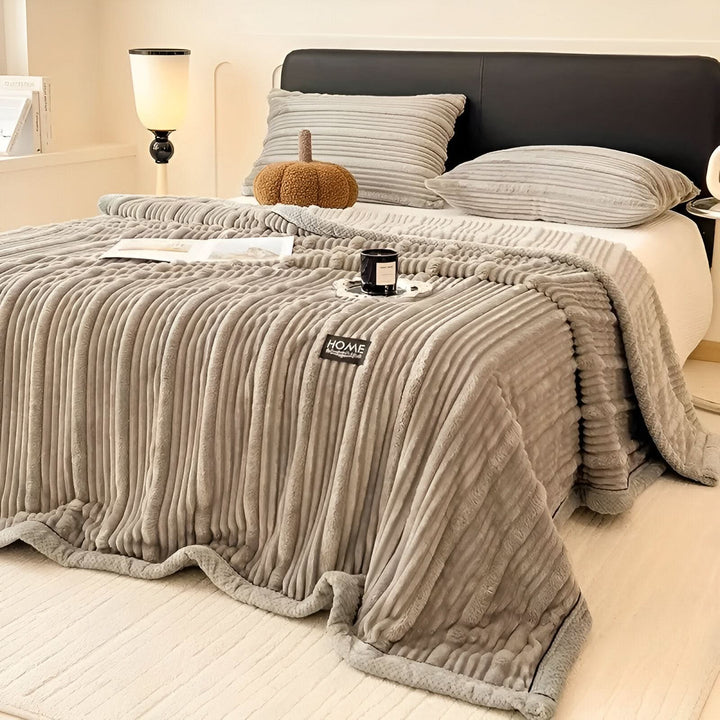 Skanto | FLUFFIQUE – Premium Kuscheldecke