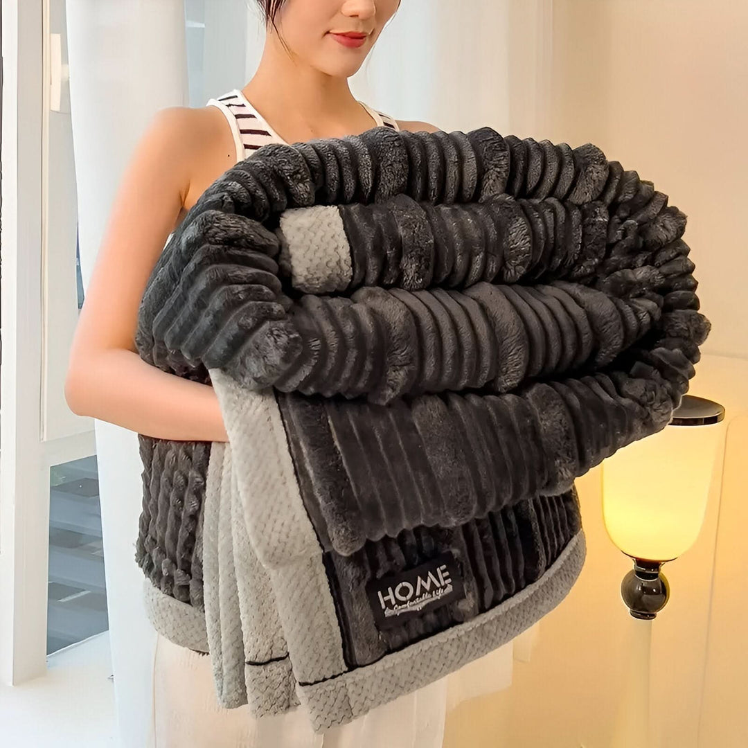 Skanto | FLUFFIQUE – Premium Kuscheldecke