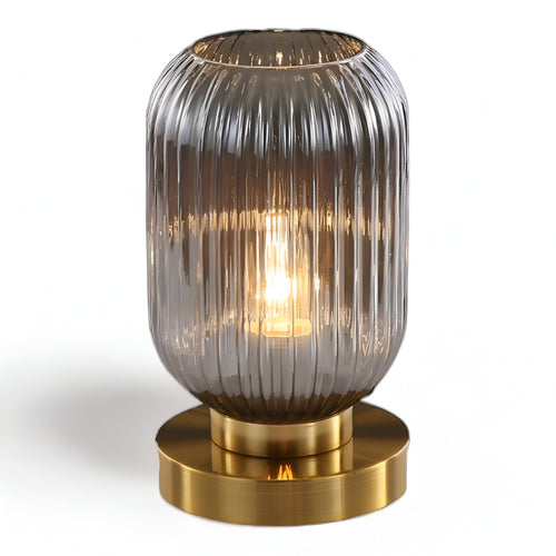 Skanto | Nordische Tischlampe mit geripptem Glas