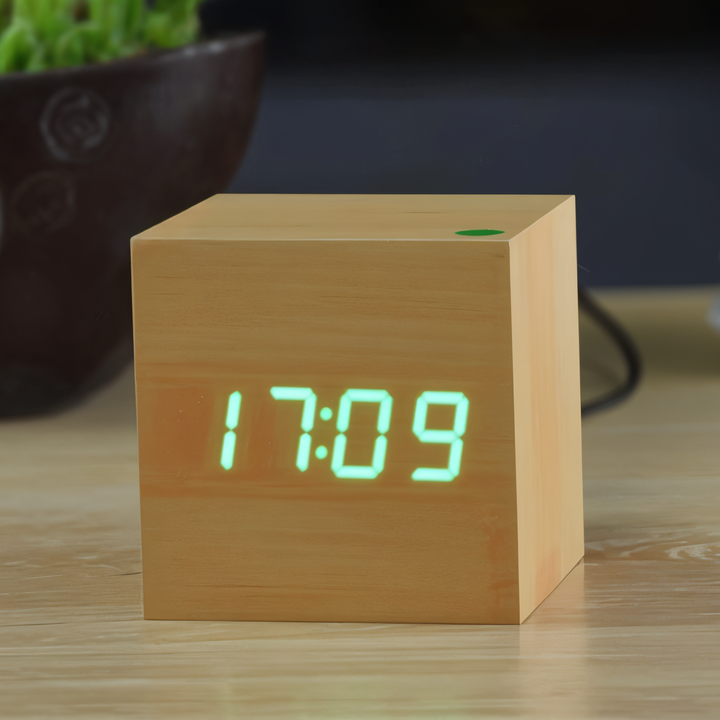 Skanto | Digitale LED-Uhr - Würfeluhr - Holzuhr