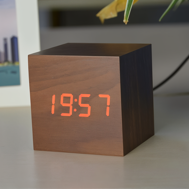 Skanto | Digitale LED-Uhr - Würfeluhr - Holzuhr
