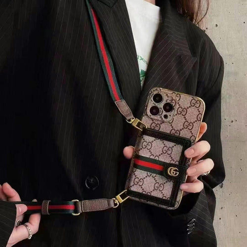 Skanto | Luxus Marken Hülle für iPhone mit Schultergurt