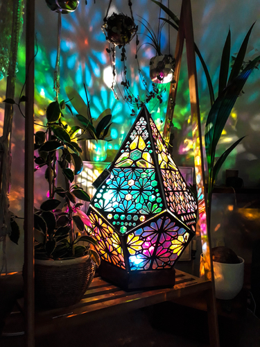 Skanto | LED-Tischlampe im Glasblock-Stil - LumiAura