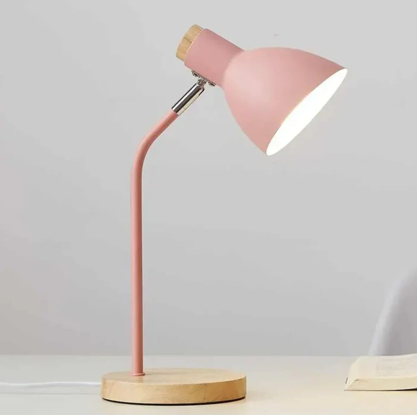 Skanto | Holz und farbiges Metall – Designbeleuchtung für Büro und Interieur
