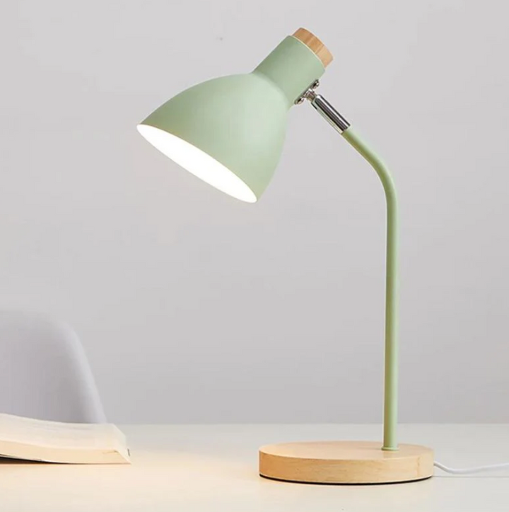 Skanto | Holz und farbiges Metall – Designbeleuchtung für Büro und Interieur