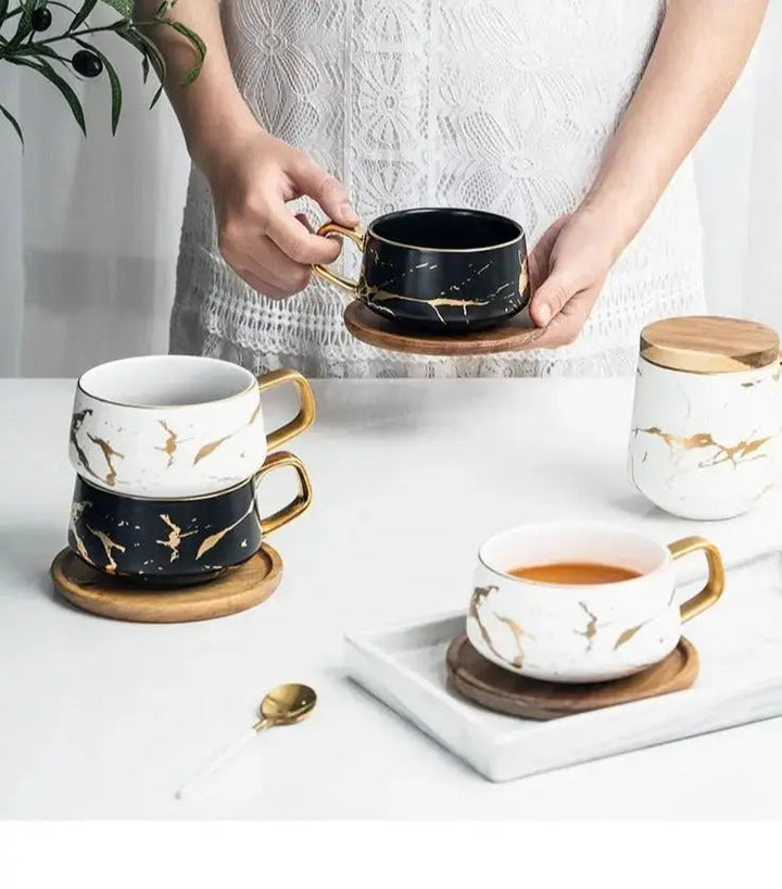 Skanto | Kaffeetasse mit Marmormuster und Goldverzierung