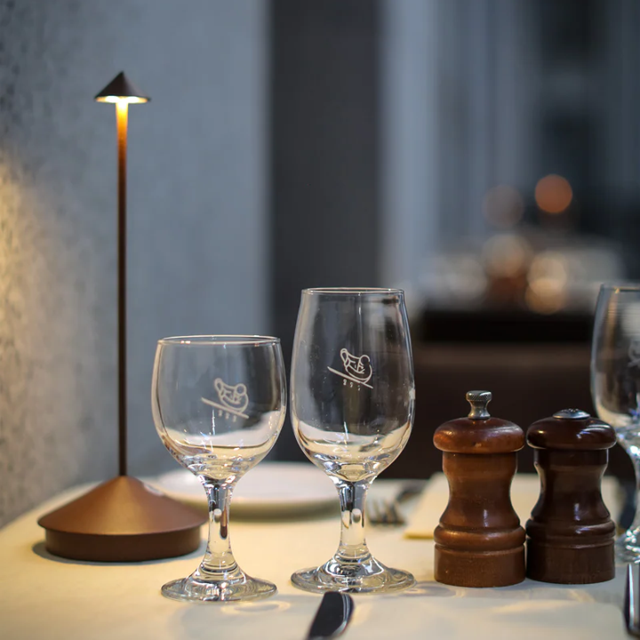 Skanto | Tischlampe – Wasserdichtes, dimmbares, kabelloses Design für Home Office und Schlafzimmerbeleuchtung 2025