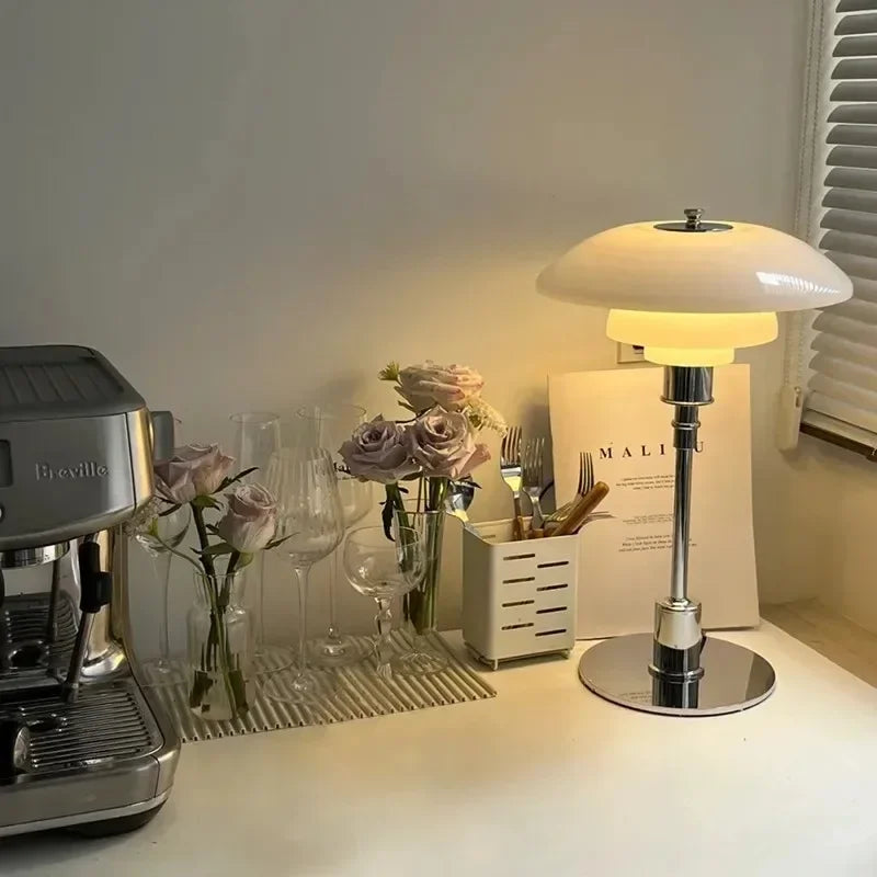 Nordische Glas-Tischlampe – Minimalistisches LED-Licht für Zuhause | Skanto