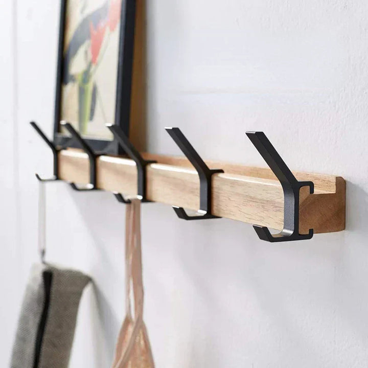 Skanto | Wandgarderobe mit beweglichen Haken – Skandinavisches Design aus Holz und Metall