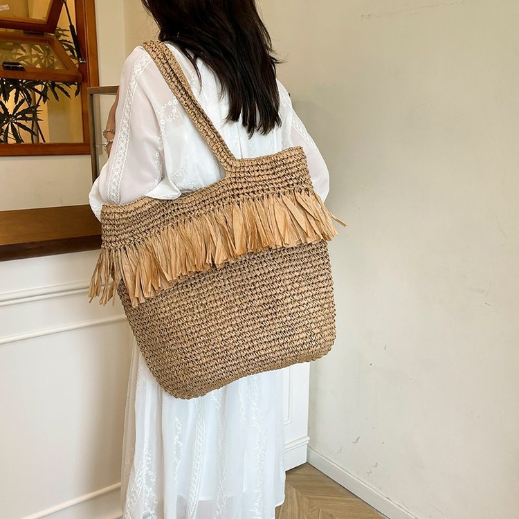 Elegante Strohtasche mit Fransen-Details Skanto