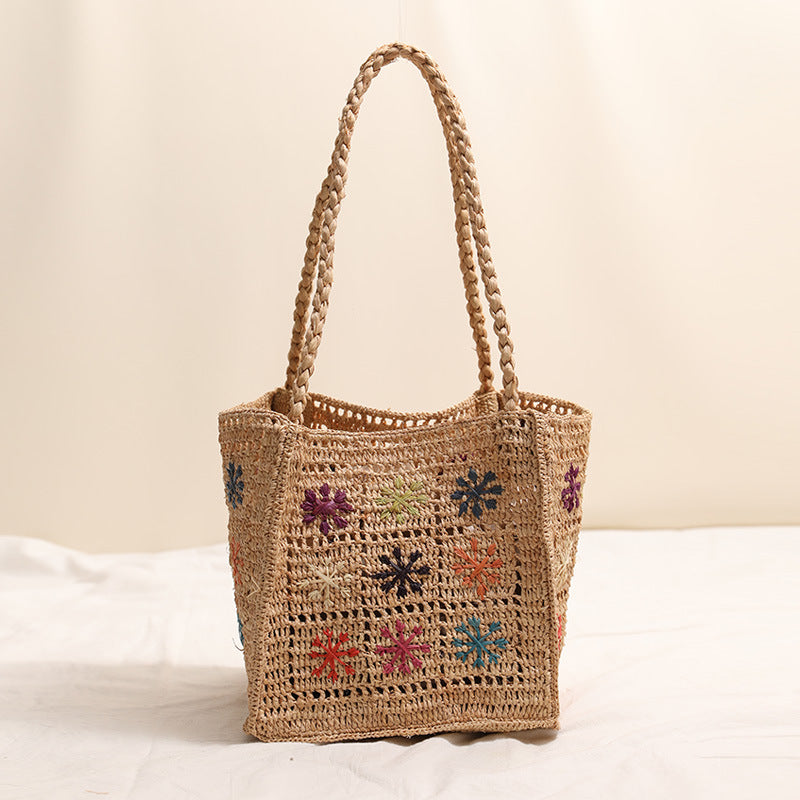 Handgefertigte Strohtasche mit farbigem Stickdesign Skanto