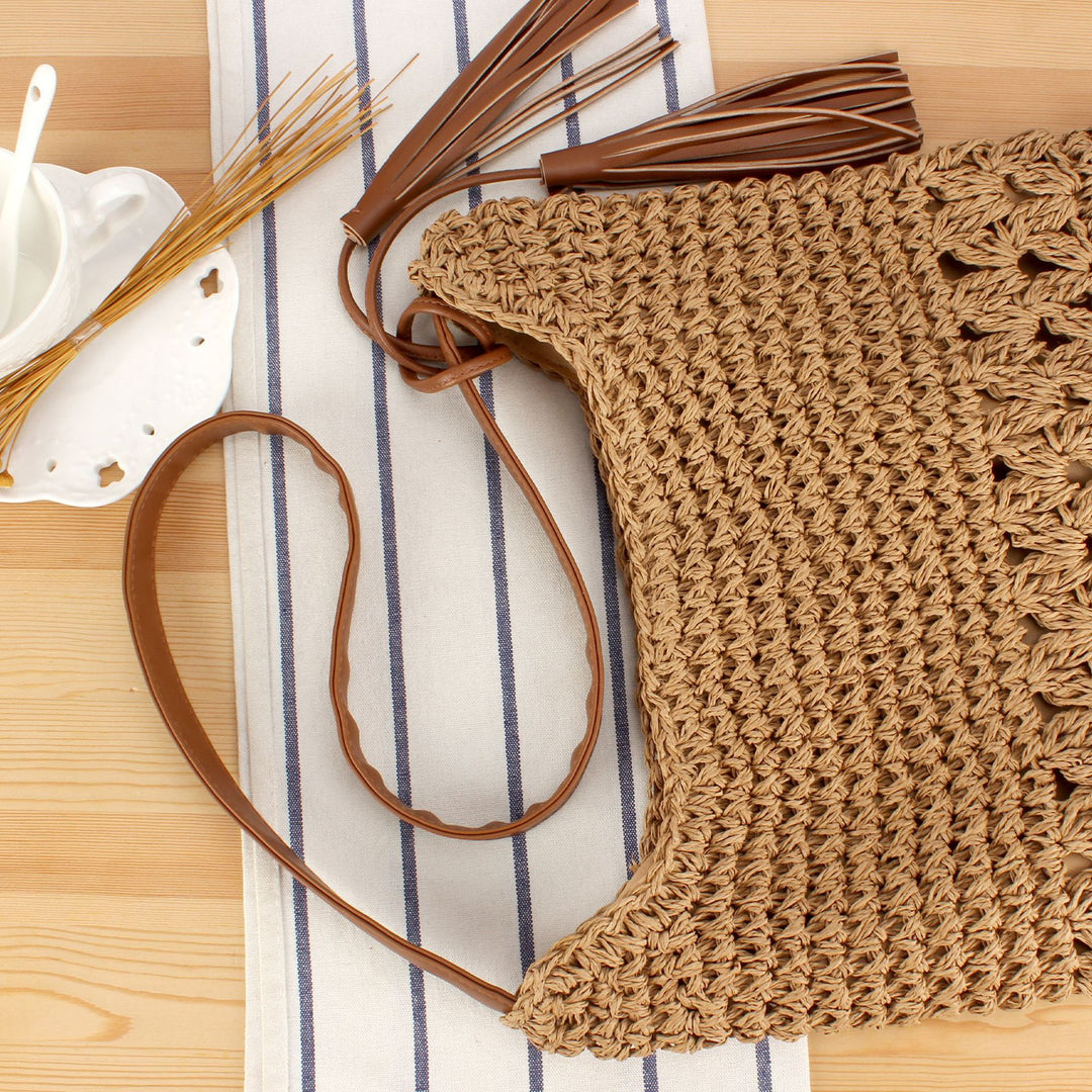 Schultertasche aus handgeknüpften Naturmaterialien mit fransenverziertem Schulterriemen Skanto