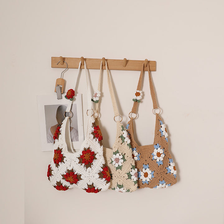 Handgemachte gehäkelte Tasche im Blumendesign Skanto