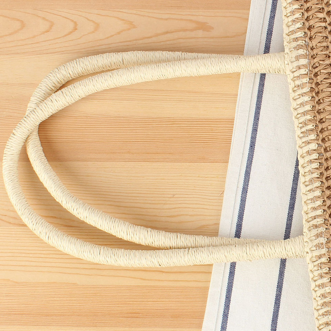 Geräumige Strand-Umhängetasche aus handgewebtem Material Skanto