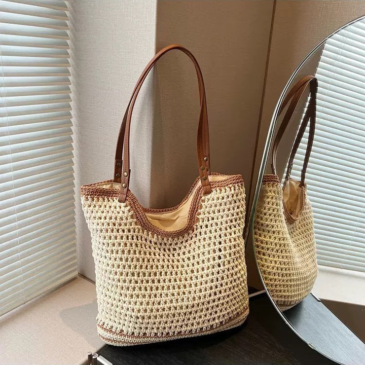 Geflochtene Strandtasche mit Leder-Schulterriemen Skanto