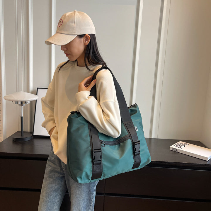 Geräumige Sport-Reisetasche mit ergonomischen Tragegriffen und wasserabweisendem Material Skanto