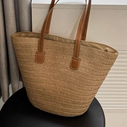 Stylische Strandtasche aus geflochtenem Naturmaterial mit Ledergriffen Skanto