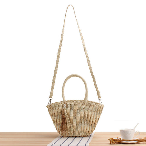 Moderne Korbtasche mit elegantem Fransen-Design Skanto