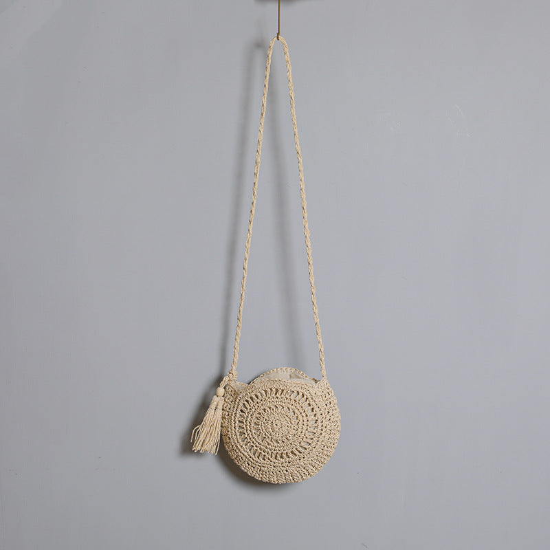 Runde Tasche aus natürlicher Jute mit trendigem Fransen-Detail Skanto