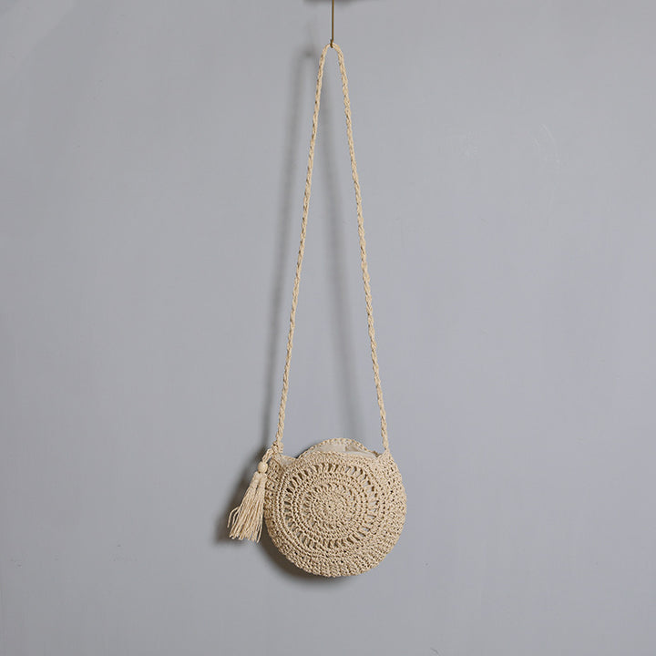 Runde Tasche aus natürlicher Jute mit trendigem Fransen-Detail Skanto