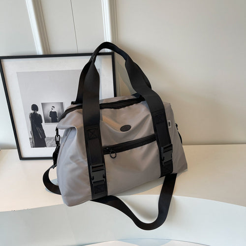 Geräumige Sport-Reisetasche mit ergonomischen Tragegriffen und wasserabweisendem Material Skanto