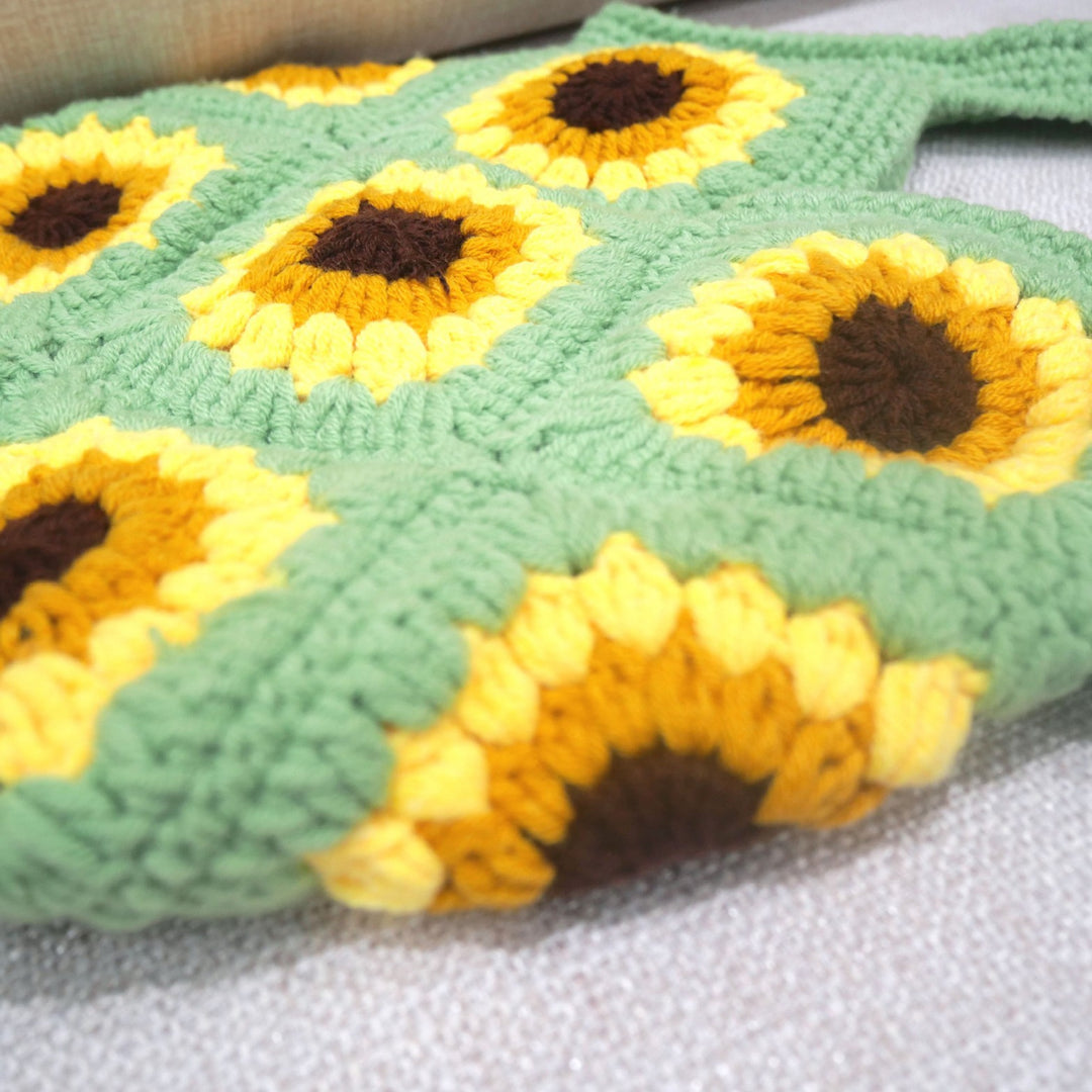Handgefertigte Makramee-Umhängetasche mit Blumenmuster Skanto