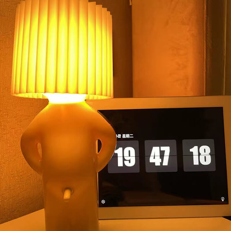 Skanto | Weniger unordentliche Jungen-Tischlampe