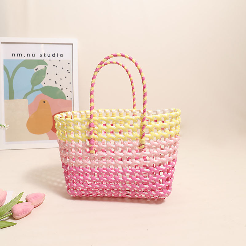 Handgefertigte Strohtasche mit farbigem Ombré Skanto