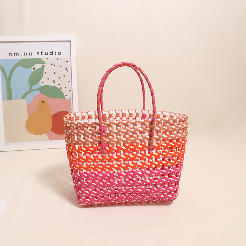 Handgefertigte Strohtasche mit farbigem Ombré Skanto