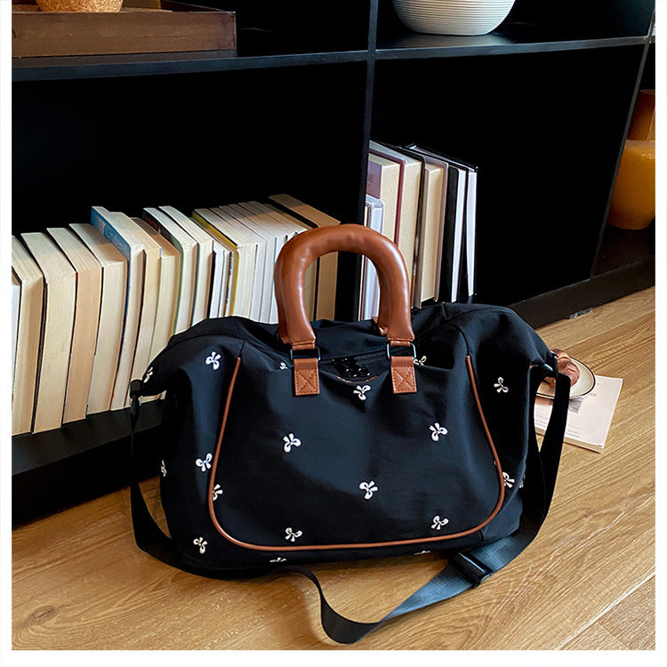 Sportliche Schultertasche Skanto