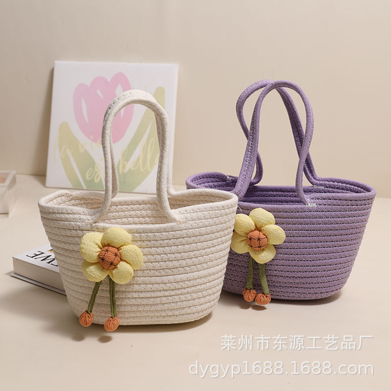 Handgemachte Korbtasche mit floralen Akzenten Skanto