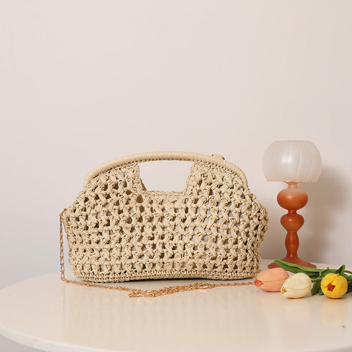 Handgefertigte Rattantasche mit elegantem Griff und Kettenriemen Skanto