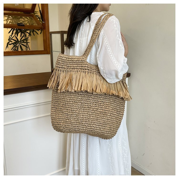 Elegante Strohtasche mit Fransen-Details Skanto