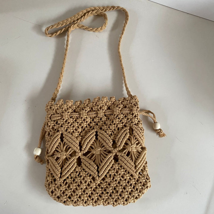 Handgeknüpfte Umhängetasche mit floralen Details Skanto