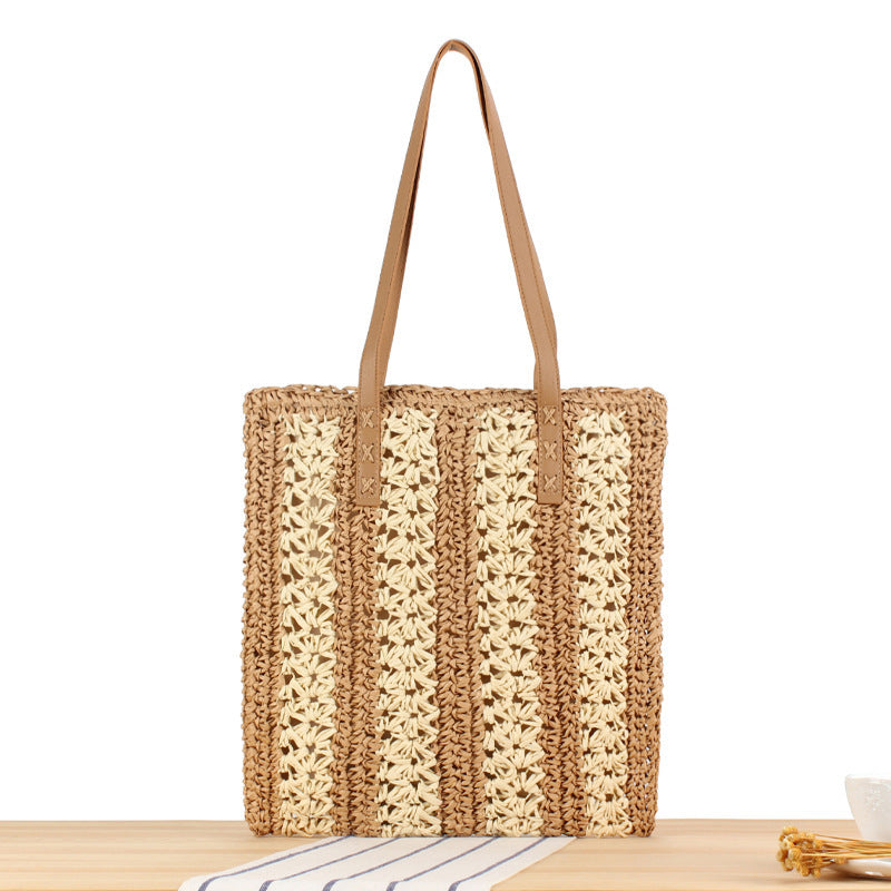 Strandtasche aus gewebtem Naturmaterial mit stabilen Ledergriffen Skanto